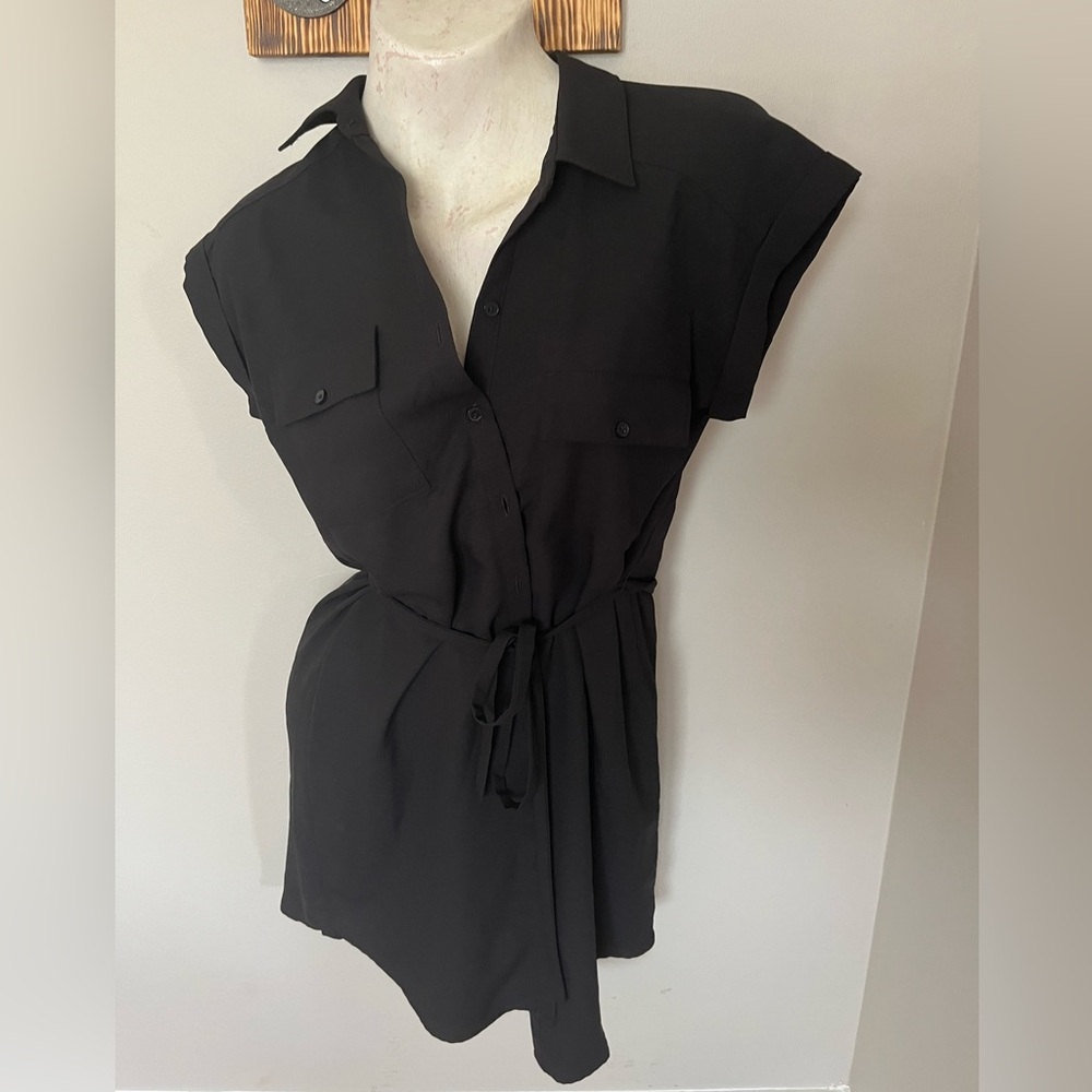 Short Express black dress.m
